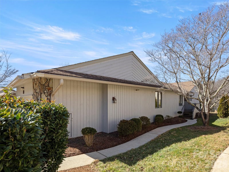 120 Deerlake Dr, Asheville, NC 28803