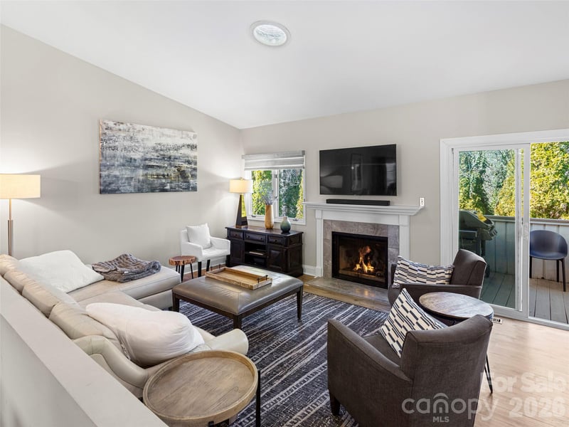 120 Deerlake Dr, Asheville, NC 28803