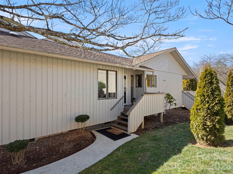 120 Deerlake Dr, Asheville, NC 28803