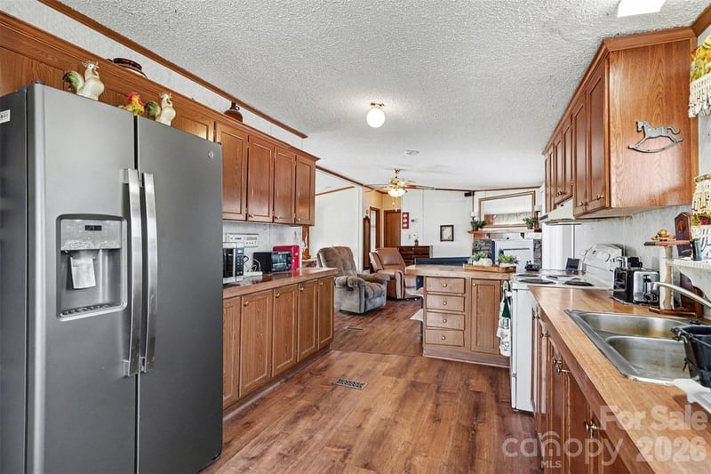 108 Twisted Oak Ln, Gastonia, NC 28052
