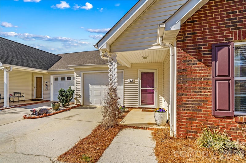 143 Ashwood Ln, Mooresville, NC 28117