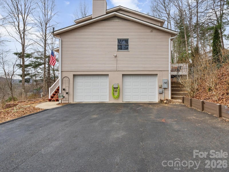 26 Morrow Dr, Fairview, NC 28730