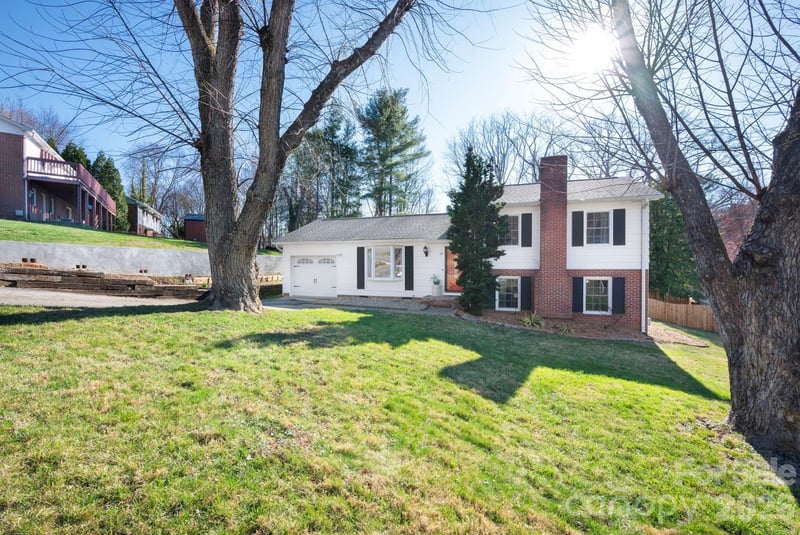 14 Lynwood Cir, Asheville, NC 28806