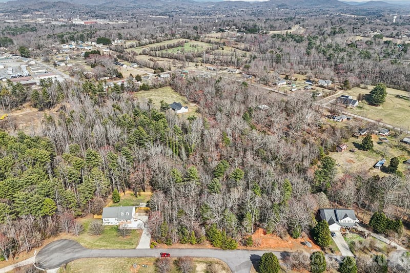 1046 Julius Ct, Lenoir, NC 28645