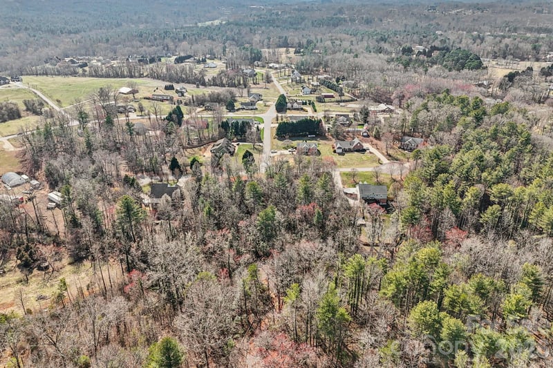 1046 Julius Ct, Lenoir, NC 28645