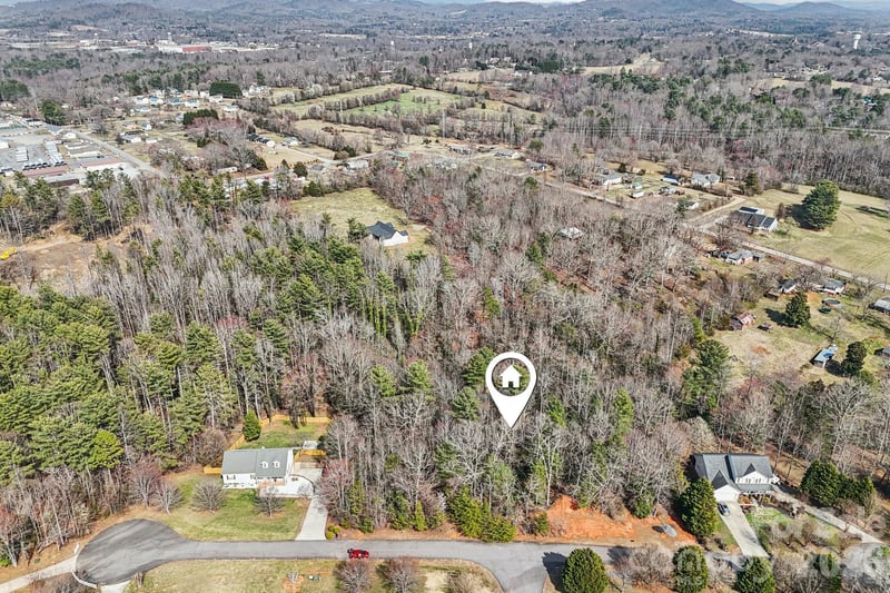 1046 Julius Ct, Lenoir, NC 28645