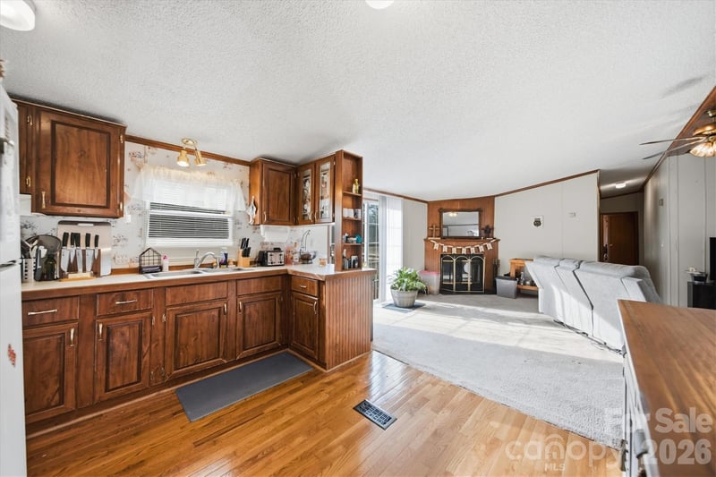107 10th St, Hildebran, NC 28637