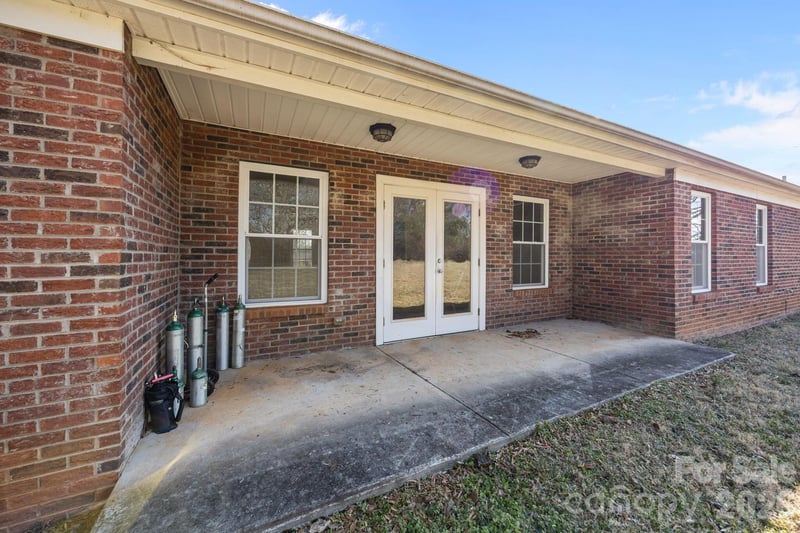 249 Shumaker Dr, Statesville, NC 28625