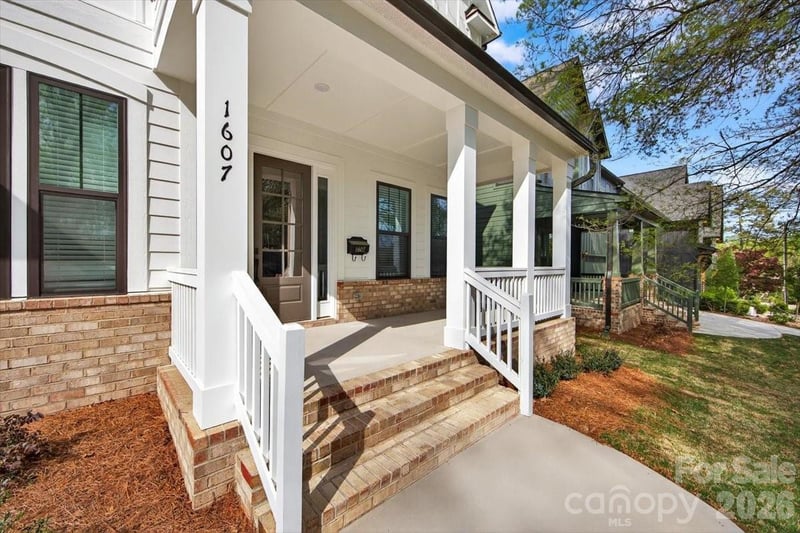 1607 Chippendale Rd, Charlotte, NC 28205