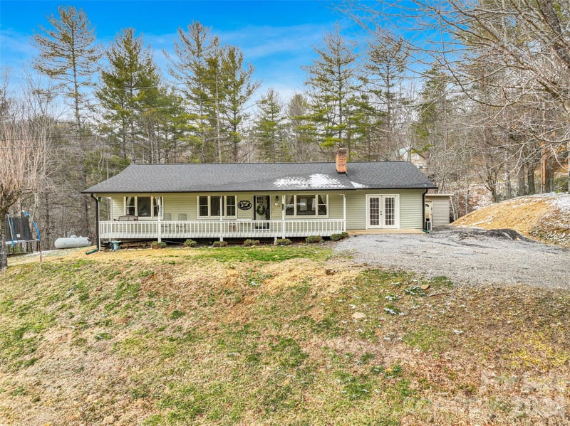 101 Hunters Ridge Rd, Burnsville, NC 28714