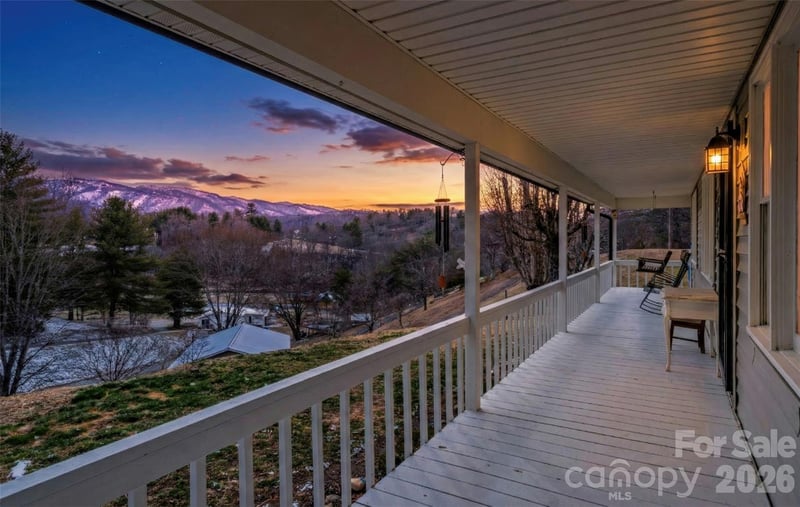 101 Hunters Ridge Rd, Burnsville, NC 28714