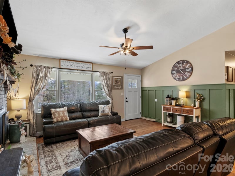 101 Hunters Ridge Rd, Burnsville, NC 28714