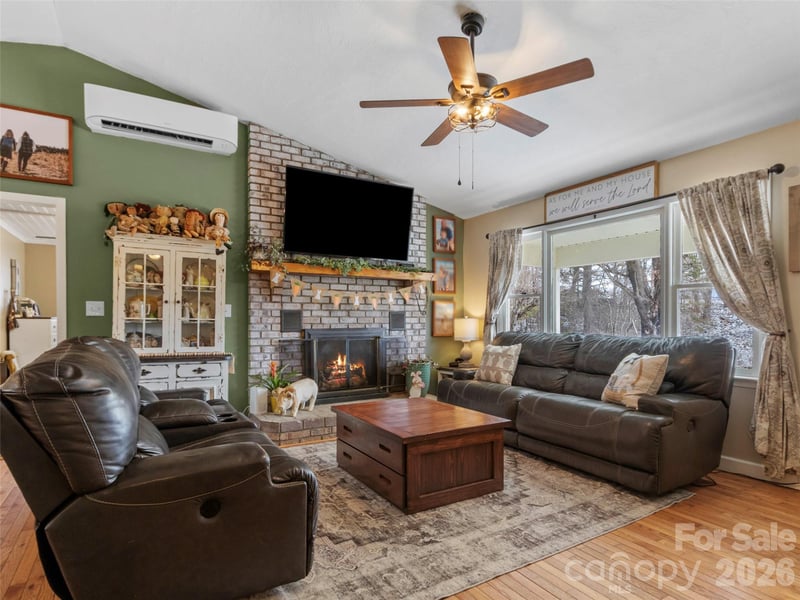 101 Hunters Ridge Rd, Burnsville, NC 28714