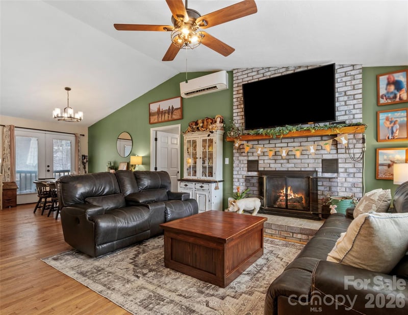 101 Hunters Ridge Rd, Burnsville, NC 28714