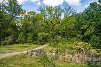 15 Wolfe Cove Rd, Asheville, NC 28804