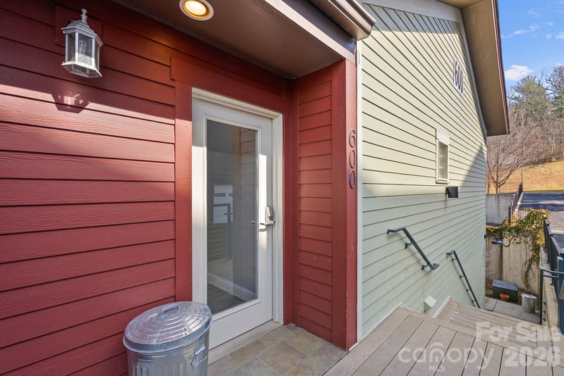 600 Skyloft Dr #202, Asheville, NC 28801