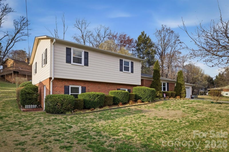 1405 Lower Creek Dr, Lenoir, NC 28645