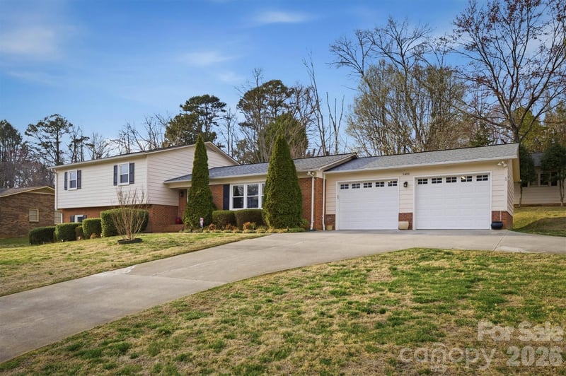 1405 Lower Creek Dr, Lenoir, NC 28645