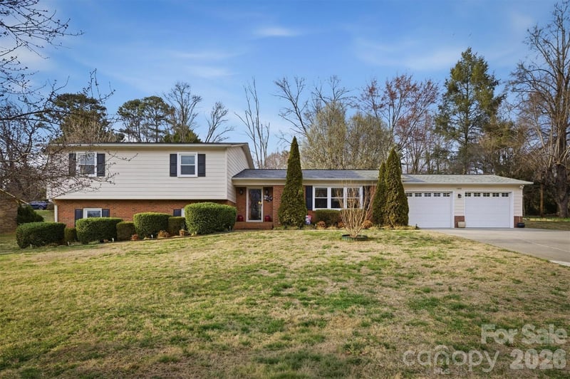 1405 Lower Creek Dr, Lenoir, NC 28645