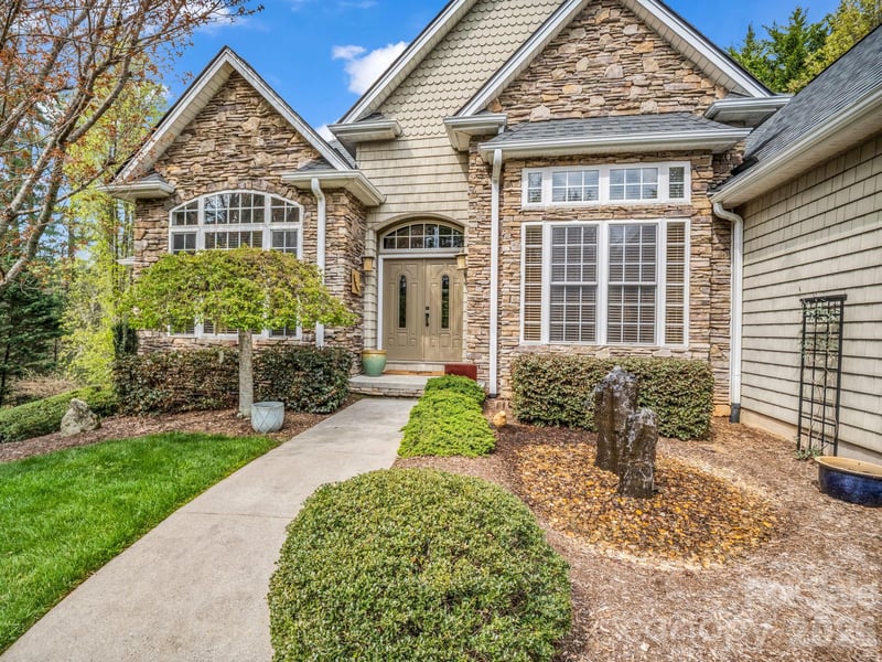 21 Kanuga Forest Dr, Hendersonville, NC 28739