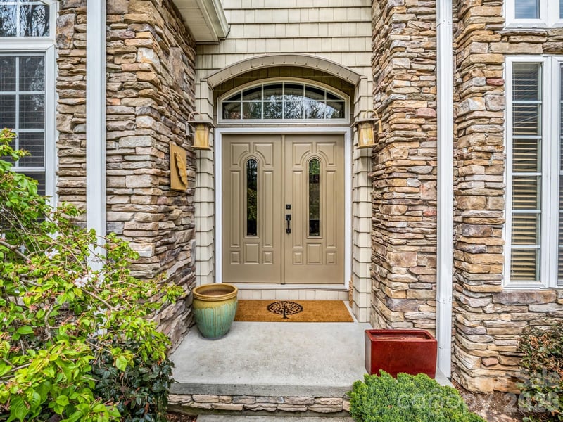 21 Kanuga Forest Dr, Hendersonville, NC 28739
