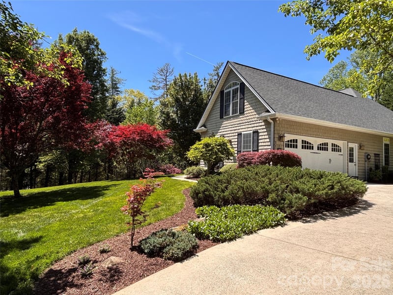 21 Kanuga Forest Dr, Hendersonville, NC 28739