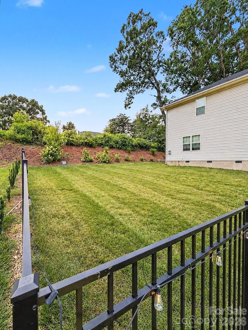 211 Macon Dr, Statesville, NC 28625