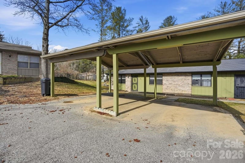 714 Farmington Cir, Hendersonville, NC 28739