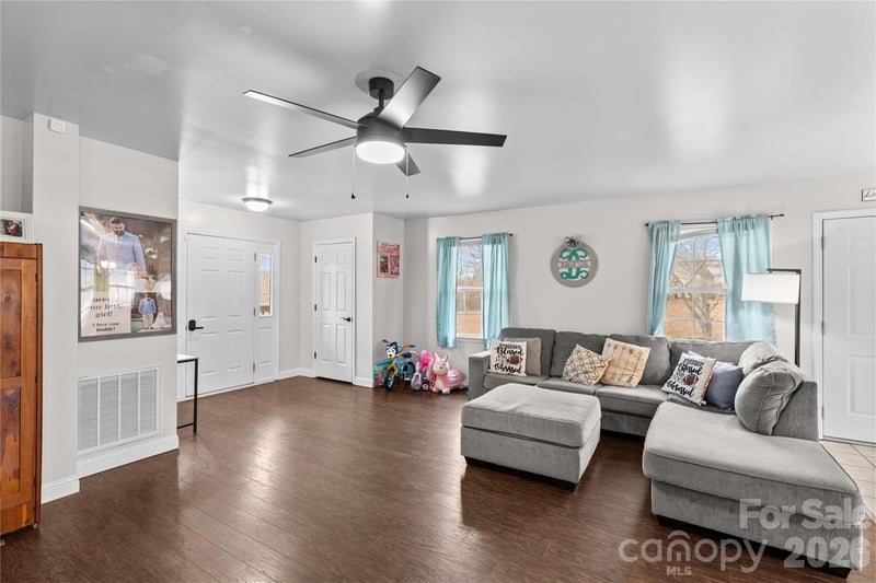 156 Ridge Run Dr, Statesville, NC 28625