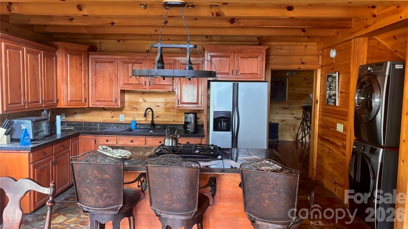 1694 Humpback Mountain Rd, Spruce Pine, NC 28777