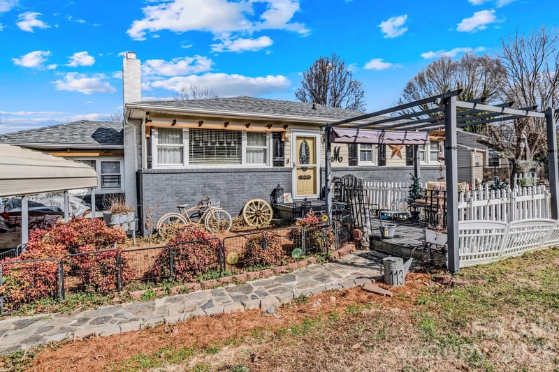 113 Hardy St, Jonesville, NC 28642