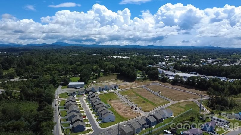 105 Lauren Ln, Hendersonville, NC 28792