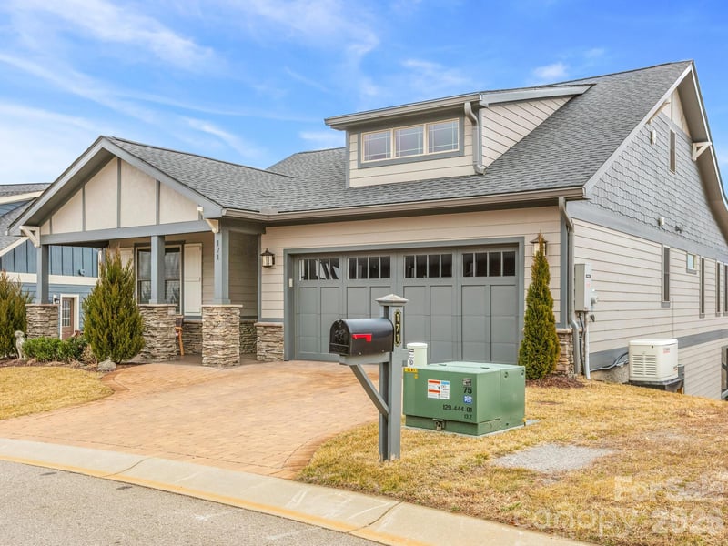 171 Waightstill Dr, Arden, NC 28704
