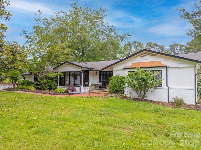 64 Persimmon Hill Dr, Columbus, NC 28722