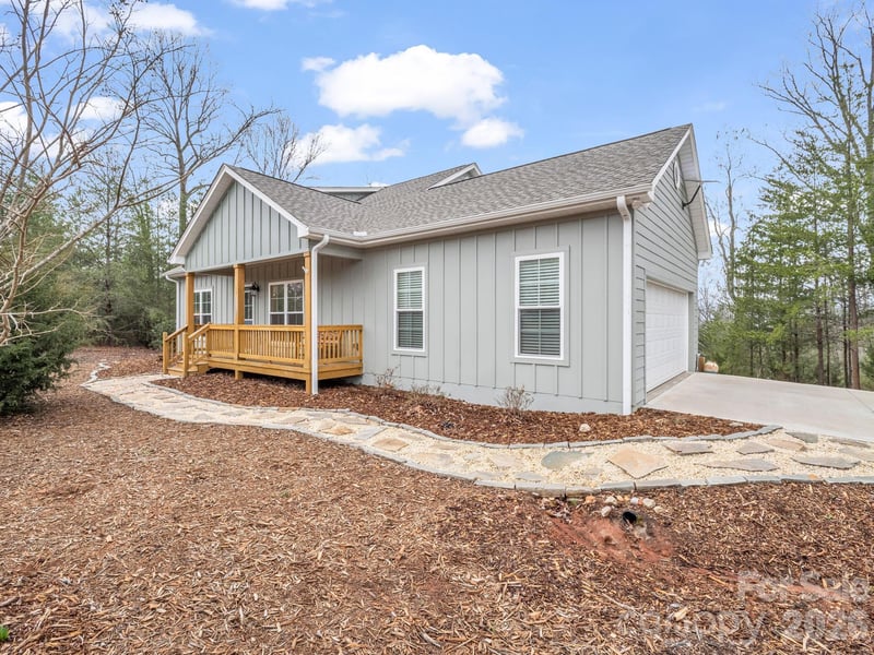 631 Mountain Pw, Mill Spring, NC 28756