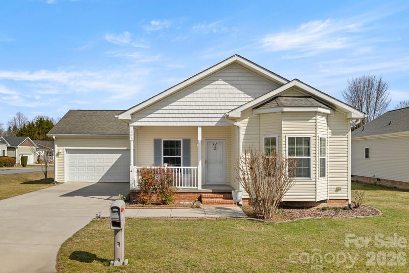 403 Sassafras Dr, Hendersonville, NC 28739