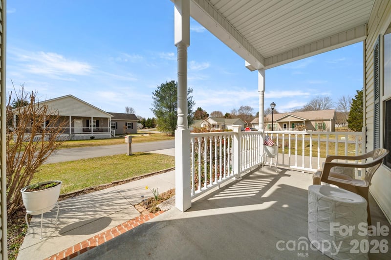403 Sassafras Dr, Hendersonville, NC 28739