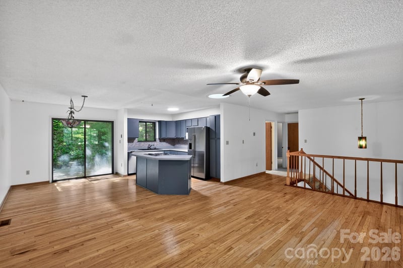 8 Shadywood Cir, Asheville, NC 28803
