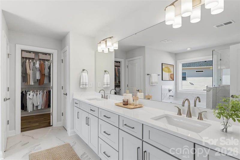 4145 Vista Pine Dr, Charlotte, NC 28215