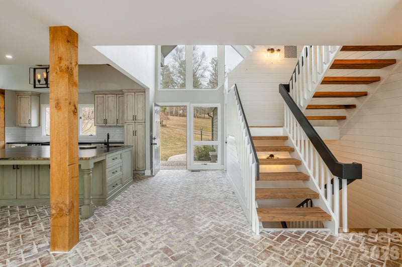 155 Winding Meadows Dr, Flat Rock, NC 28731