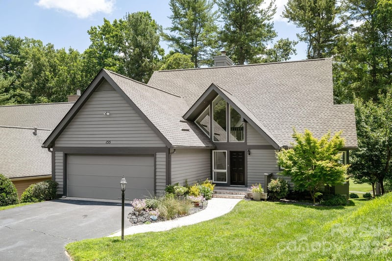 155 Winding Meadows Dr, Flat Rock, NC 28731