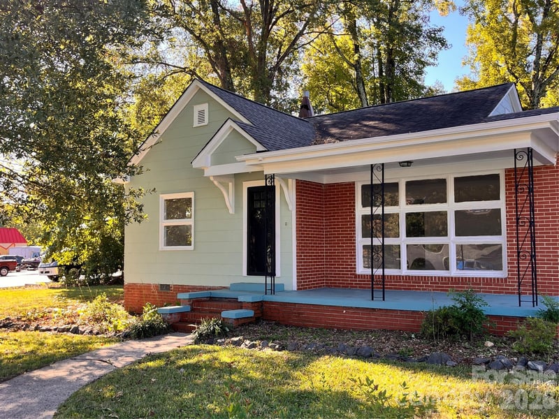 704 Mcadenville Rd, Lowell, NC 28098