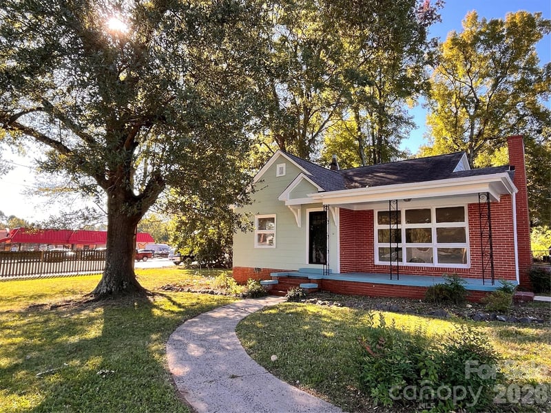 704 Mcadenville Rd, Lowell, NC 28098