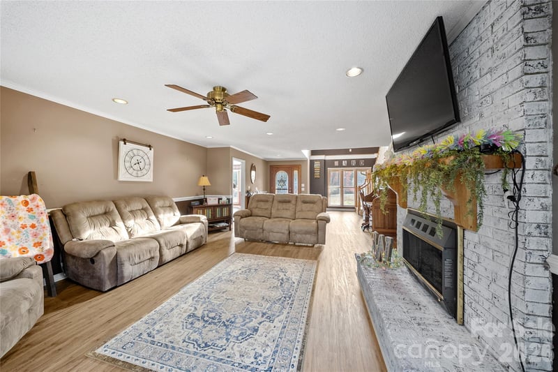 96 Valley Dr, Badin, NC 28009