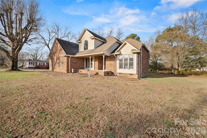 96 Valley Dr, Badin, NC 28009