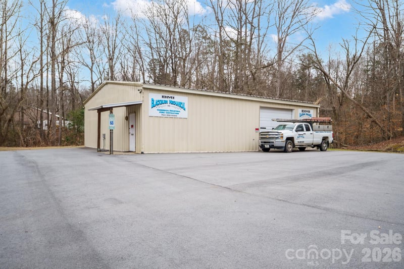 111 Blackberry Ln, Stanley, NC 28164