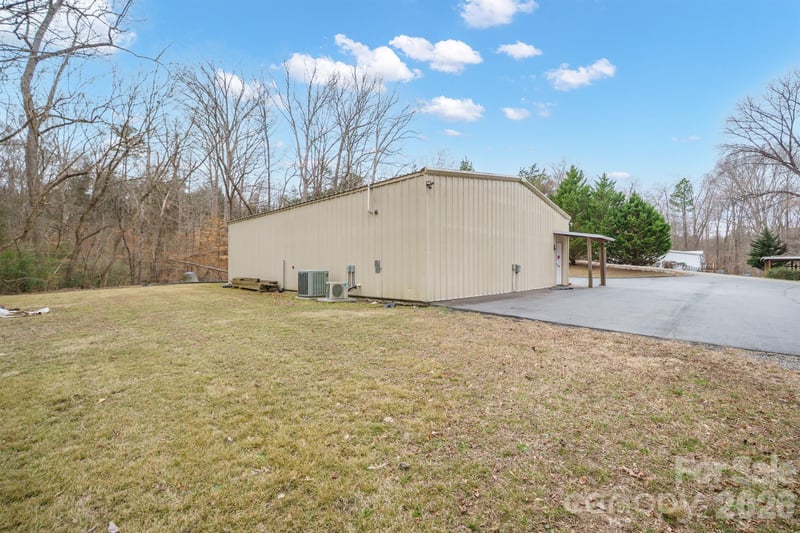 111 Blackberry Ln, Stanley, NC 28164