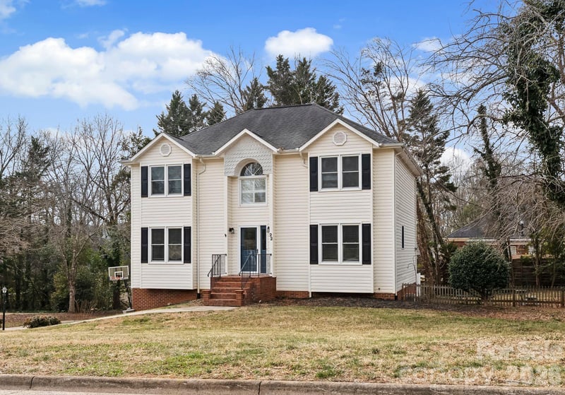 22 31st Avenue Ct, Hickory, NC 28601
