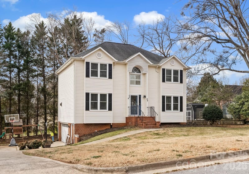 22 31st Avenue Ct, Hickory, NC 28601