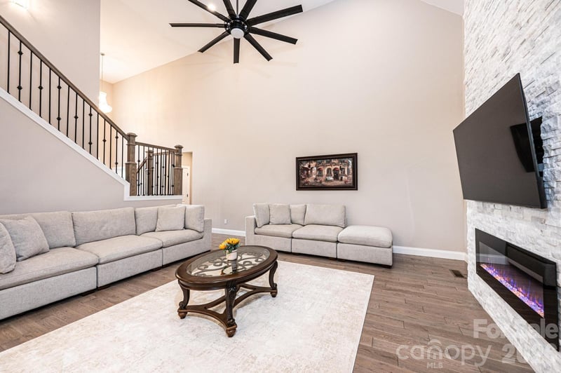754 River Bend Dr, Granite Falls, NC 28630